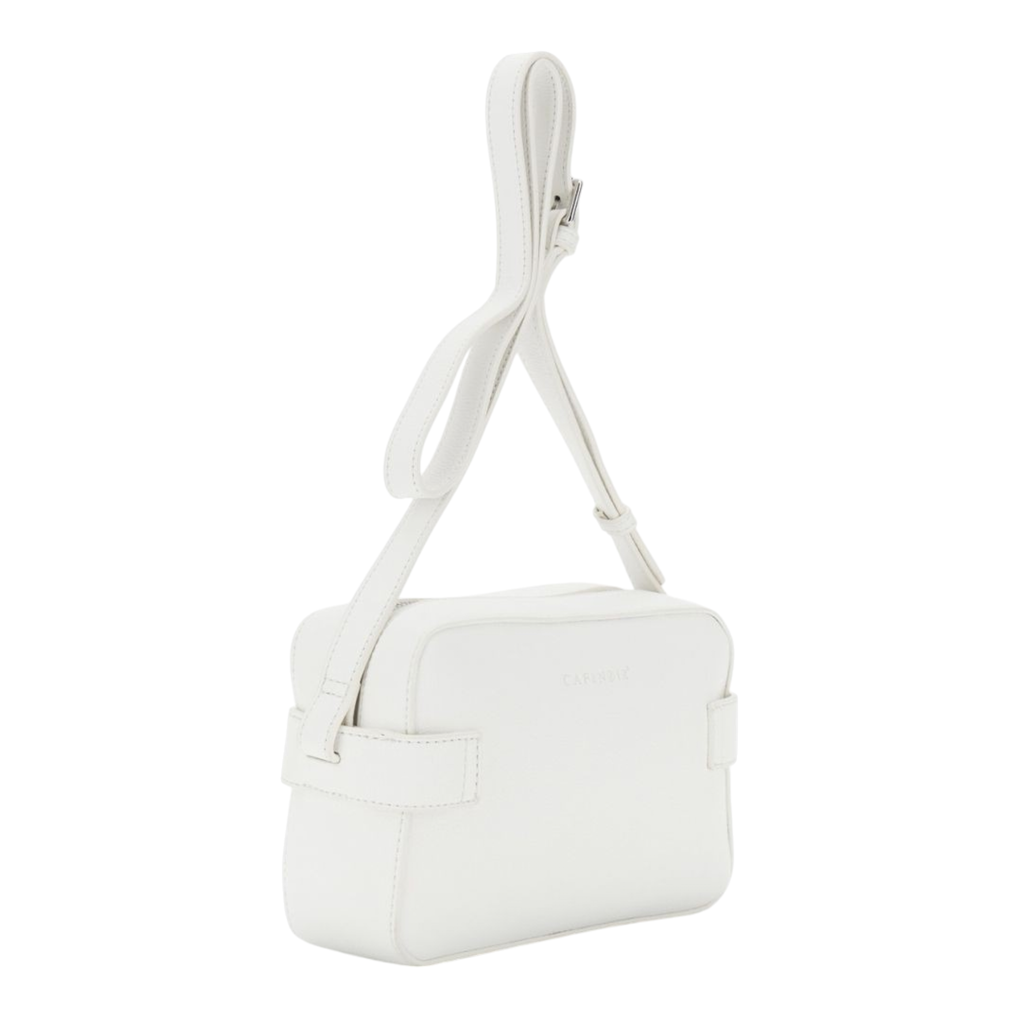 CAMERA BAG EFFETTO PELLE MARTELLATA E MOTIVO A CINTURA CON ACCESSORIO LOGATO AVORIO